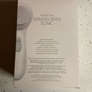 MARY KAY SKINVIGORATE SONIC SKIN CARE SYSTEM W/1 BRUSH HEAD & UNIVERSAL USB CORD